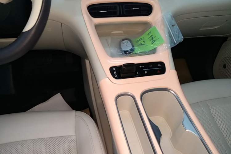 Used Geely Galaxy Geome 2025 UP 410km Exploration+ Edition Gear Lever