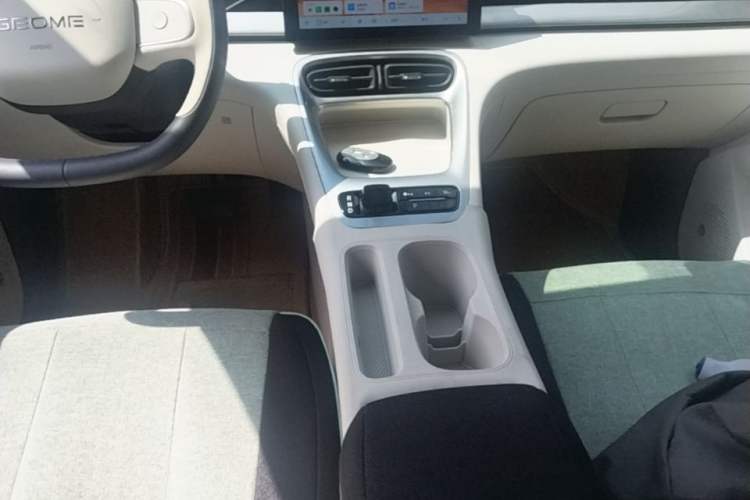 Used Geely Galaxy Geome 2025 310km Youth Edition Gear Lever
