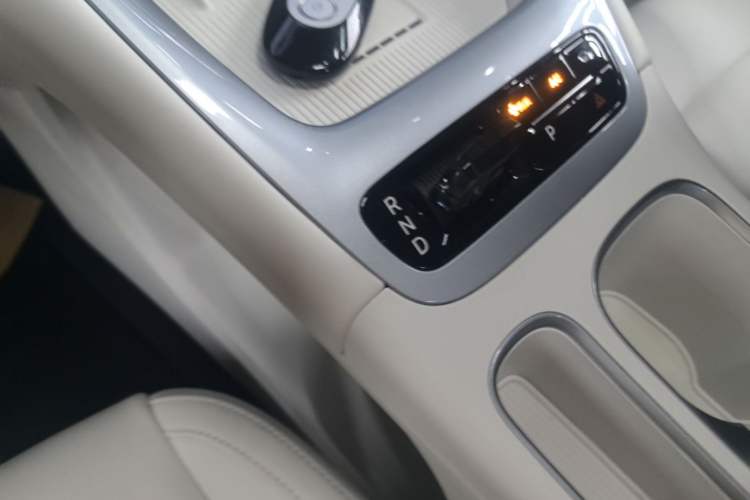 Used Geely Galaxy Geome 2025 UP 410km Exploration+ Edition Gear Lever