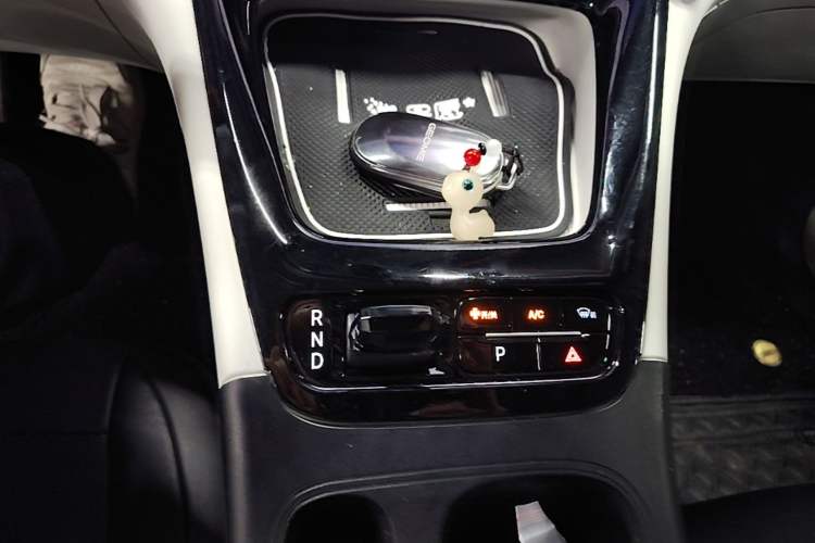 Used Geely Galaxy Geome 2025 UP 410km Exploration Edition Gear Lever