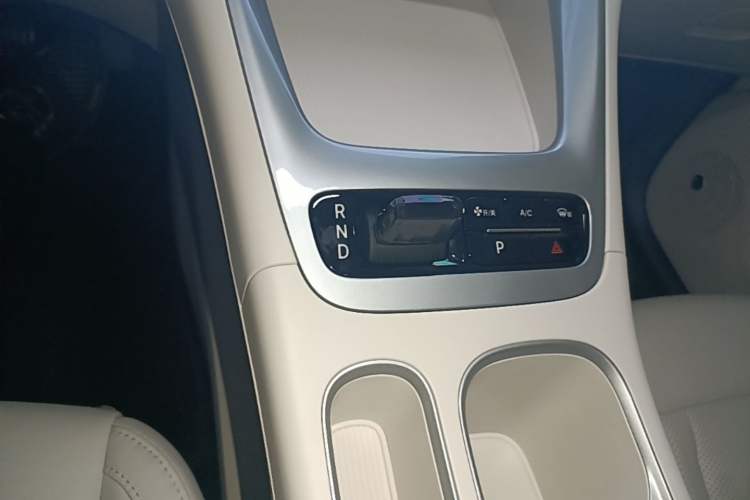 Used Geely Galaxy Geome 2025 UP 410km Exploration Edition Gear Lever
