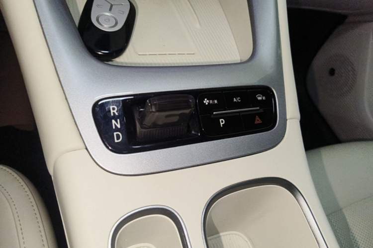 Used Geely Galaxy Geome 2025 UP 410km Exploration+ Edition Gear Lever
