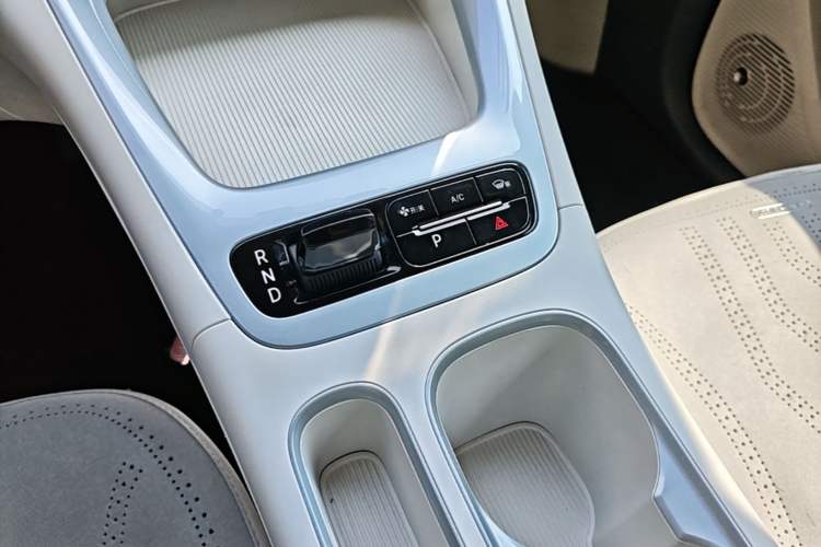 Used Geely Galaxy Geome 2025 UP 410km Exploration Edition Gear Lever