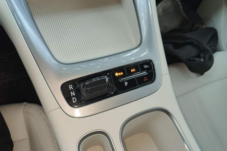 Used Geely Galaxy Geome 2025 UP 410km Exploration Edition Gear Lever