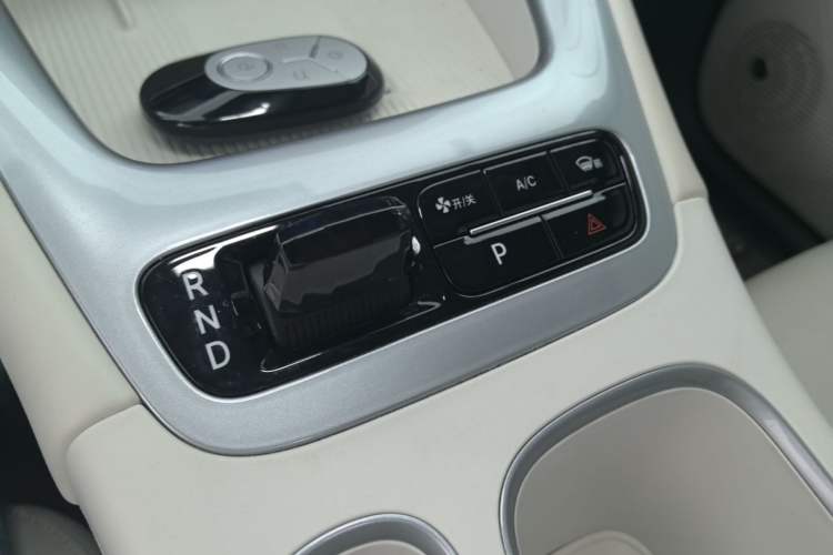 Used Geely Galaxy Geome 2025 UP 410km Exploration+ Edition Gear Lever