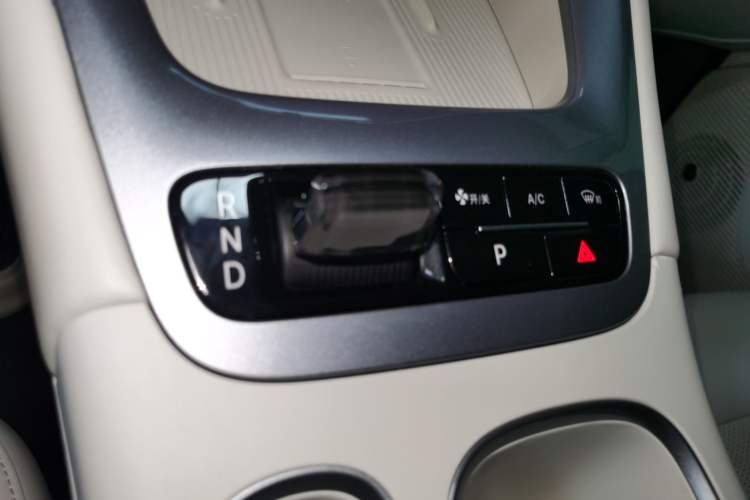 Used Geely Galaxy Geome 2025 UP 410km Exploration+ Edition Gear Lever