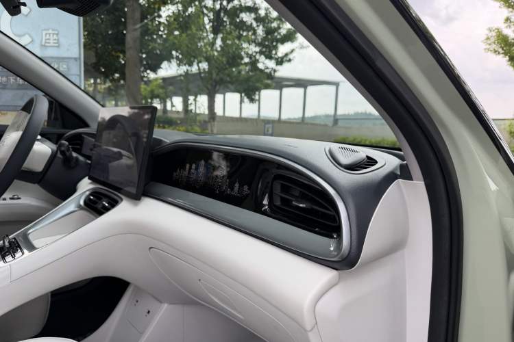 Used Geely Galaxy Geome 2025 UP 410km Exploration+ Edition Interior 10