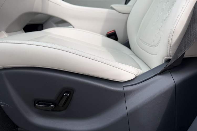 Used Geely Galaxy Geome 2025 UP 410km Exploration+ Edition Interior 12