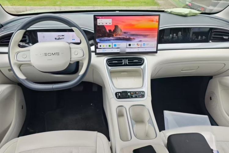 Used Geely Galaxy Geome 2025 UP 410km Exploration+ Edition Interior 4