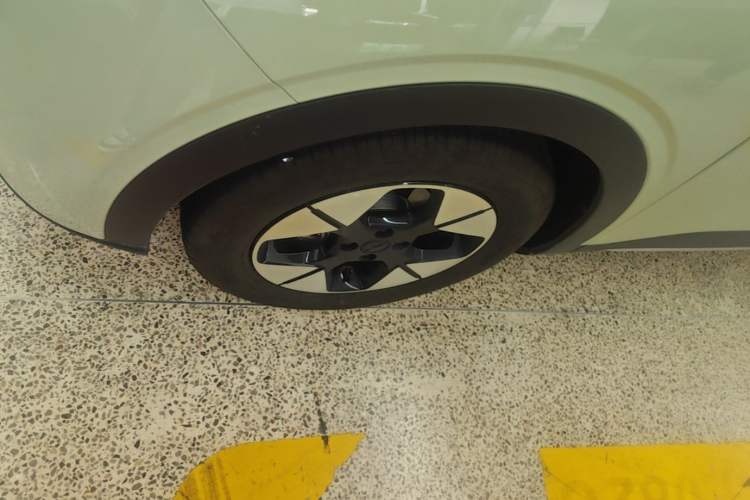 Used Geely Galaxy Geome 2025 UP 410km Exploration+ Edition Left Front Wheel Hub