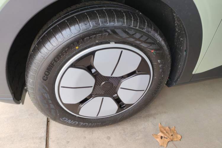 Used Geely Galaxy Geome 2025 310km Youth Edition Left Front Wheel Hub