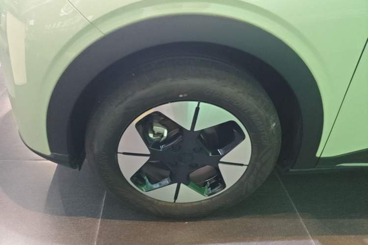 Used Geely Galaxy Geome 2025 310km Dream Edition Left Front Wheel Hub
