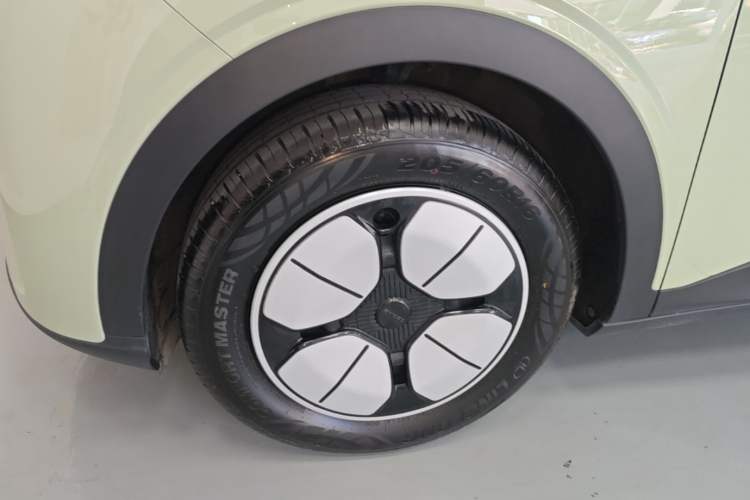 Used Geely Galaxy Geome 2025 310km Youth Edition Left Front Wheel Hub