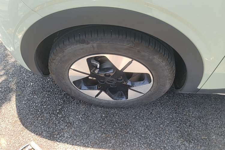 Used Geely Galaxy Geome 2025 UP 410km Exploration+ Edition Left Front Wheel Hub