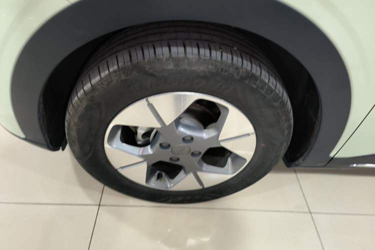 Used Geely Galaxy Geome 2025 UP 410km Exploration+ Edition Left Front Wheel Hub
