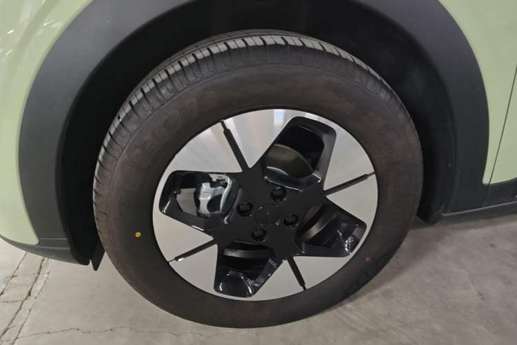 Used Geely Galaxy Geome 2025 310km Youth Edition Left Front Wheel Hub
