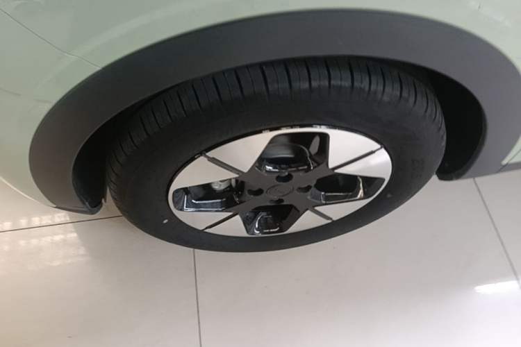 Used Geely Galaxy Geome 2025 UP 410km Exploration+ Edition Left Front Wheel Hub