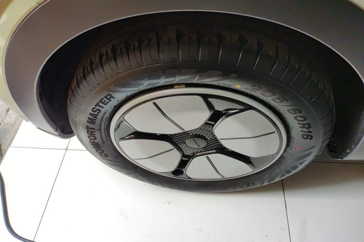 Used Geely Galaxy Geome 2025 310km Youth Edition Left Front Wheel Hub