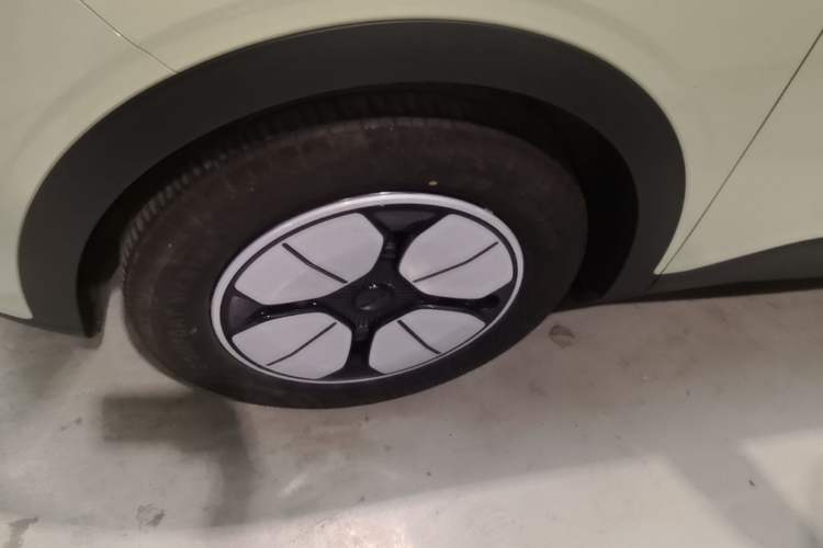 Used Geely Galaxy Geome 2025 310km Youth Edition Left Front Wheel Hub
