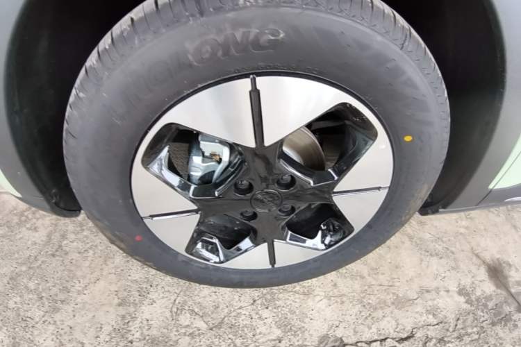 Used Geely Galaxy Geome 2025 310km Dream Edition Left Front Wheel Hub