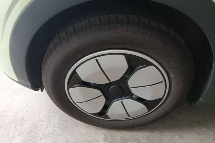 Used Geely Galaxy Geome 2025 310km Youth Edition Left Front Wheel Hub