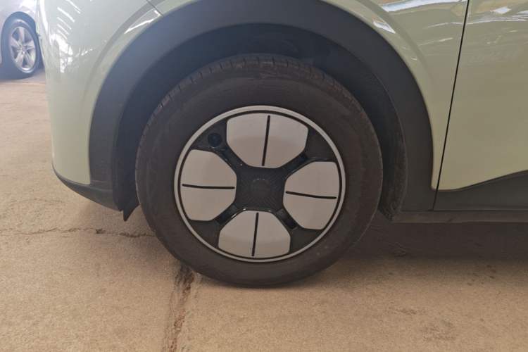 Used Geely Galaxy Geome 2025 310km Youth Edition Left Front Wheel Hub