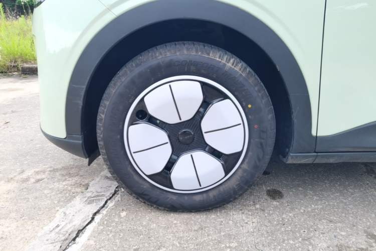 Used Geely Galaxy Geome 2025 310km Youth Edition Left Front Wheel Hub