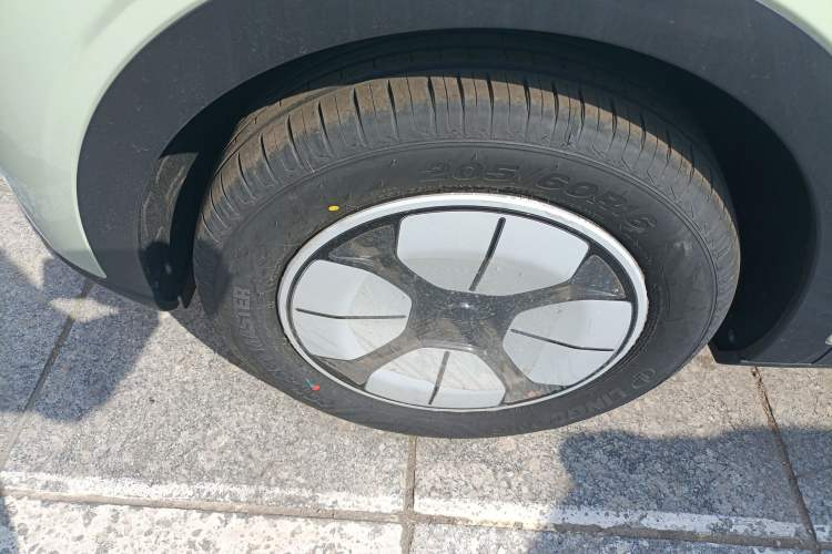 Used Geely Galaxy Geome 2025 310km Youth Edition Left Front Wheel Hub
