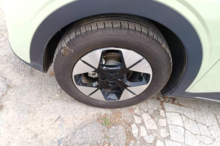 Used Geely Galaxy Geome 2025 UP 410km Exploration Edition Left Front Wheel Hub
