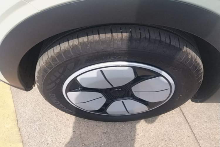 Used Geely Galaxy Geome 2025 310km Youth Edition Left Front Wheel Hub