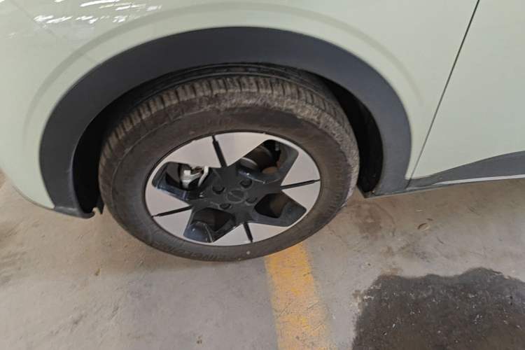 Used Geely Galaxy Geome 2025 UP 410km Exploration Edition Left Front Wheel Hub