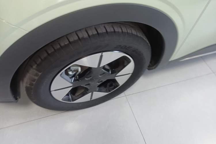 Used Geely Galaxy Geome 2025 310km Dream Edition Left Front Wheel Hub