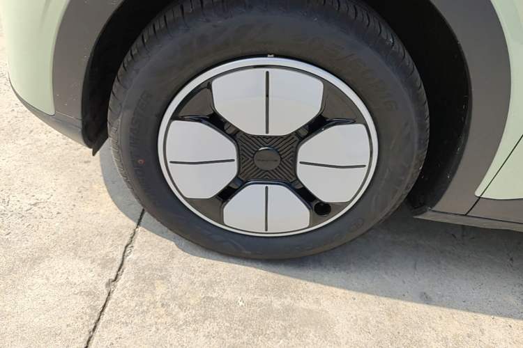 Used Geely Galaxy Geome 2025 310km Youth Edition Left Front Wheel Hub