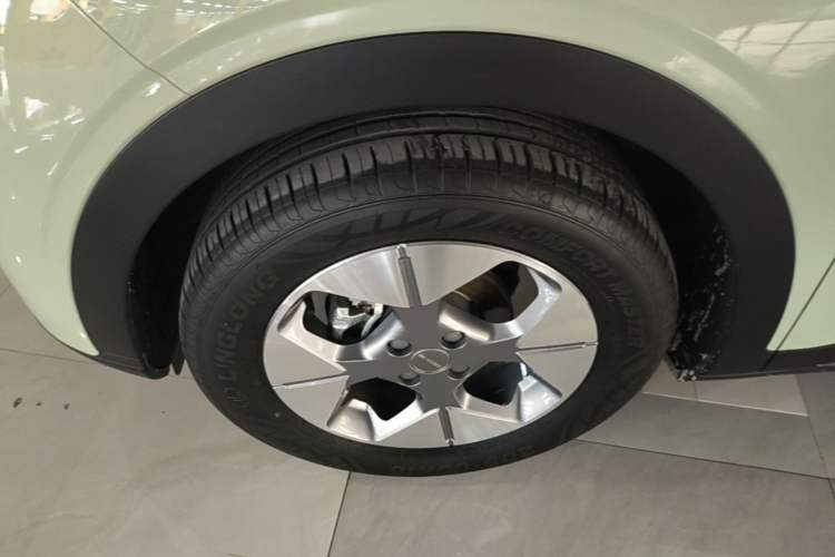 Used Geely Galaxy Geome 2025 UP 410km Exploration+ Edition Left Front Wheel Hub