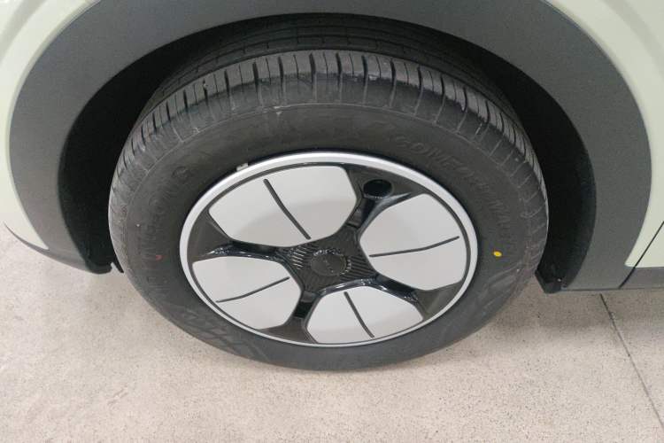 Used Geely Galaxy Geome 2025 310km Youth Edition Left Front Wheel Hub