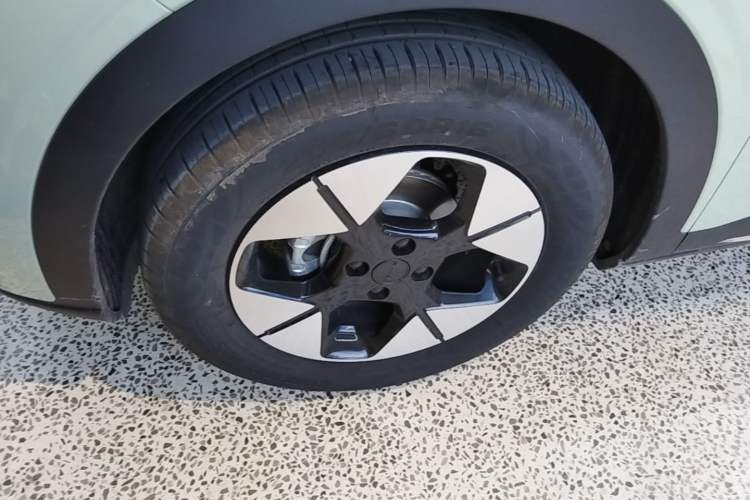 Used Geely Galaxy Geome 2025 310km Dream Edition Left Front Wheel Hub