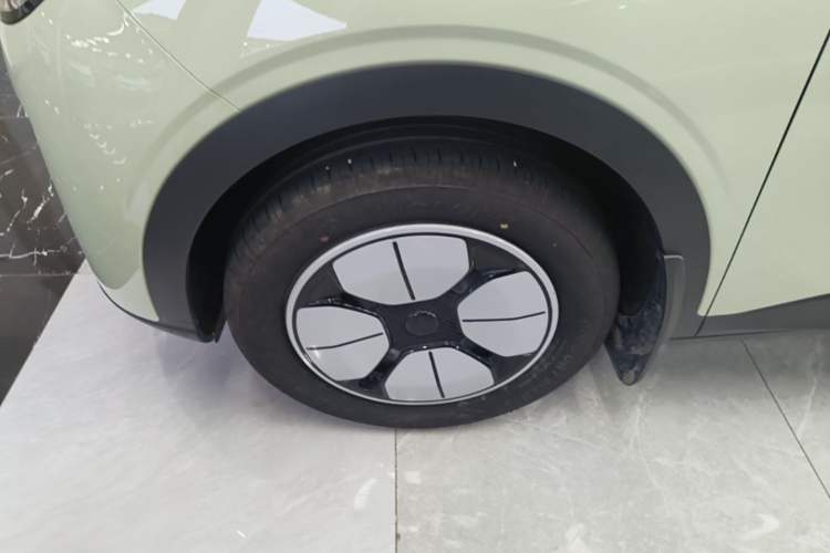 Used Geely Galaxy Geome 2025 310km Youth Edition Left Front Wheel Hub