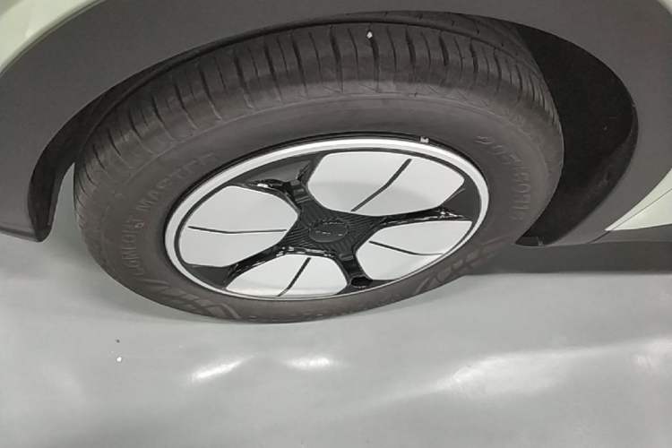 Used Geely Galaxy Geome 2025 310km Youth Edition Left Front Wheel Hub