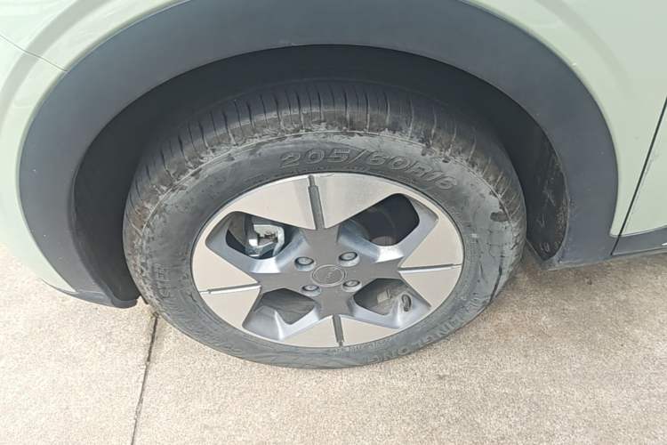Used Geely Galaxy Geome 2025 UP 410km Exploration+ Edition Left Front Wheel Hub