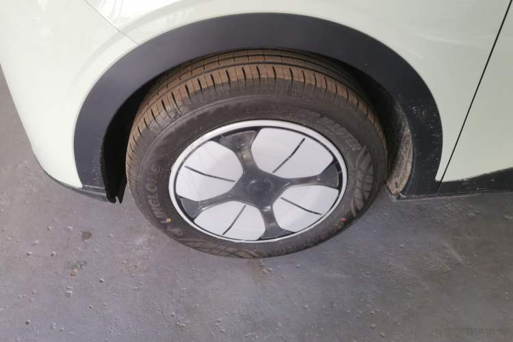 Used Geely Galaxy Geome 2025 310km Youth Edition Left Front Wheel Hub