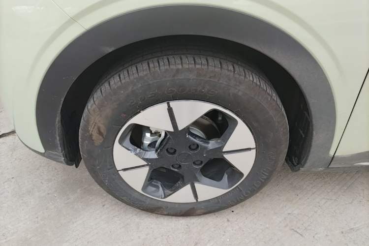 Used Geely Galaxy Geome 2025 UP 410km Exploration Edition Left Front Wheel Hub