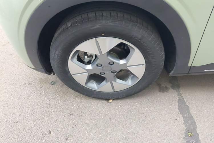 Used Geely Galaxy Geome 2025 UP 410km Exploration+ Edition Left Front Wheel Hub