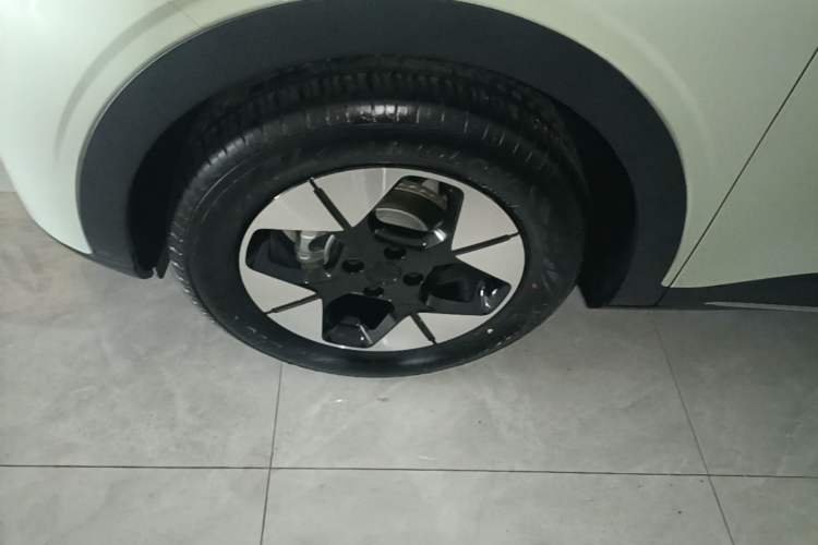 Used Geely Galaxy Geome 2025 UP 410km Exploration Edition Left Front Wheel Hub