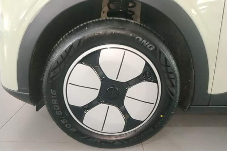Used Geely Galaxy Geome 2025 310km Youth Edition Left Front Wheel Hub