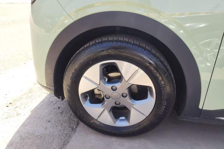 Used Geely Galaxy Geome 2025 UP 410km Exploration+ Edition Left Front Wheel Hub
