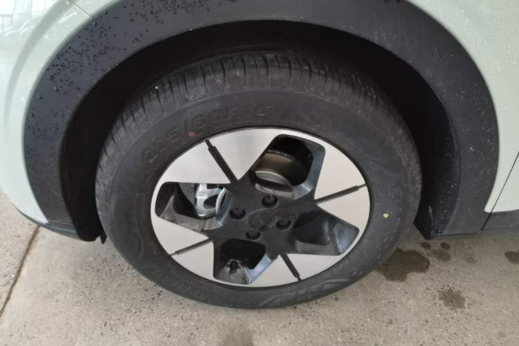 Used Geely Galaxy Geome 2025 UP 410km Exploration Edition Left Front Wheel Hub