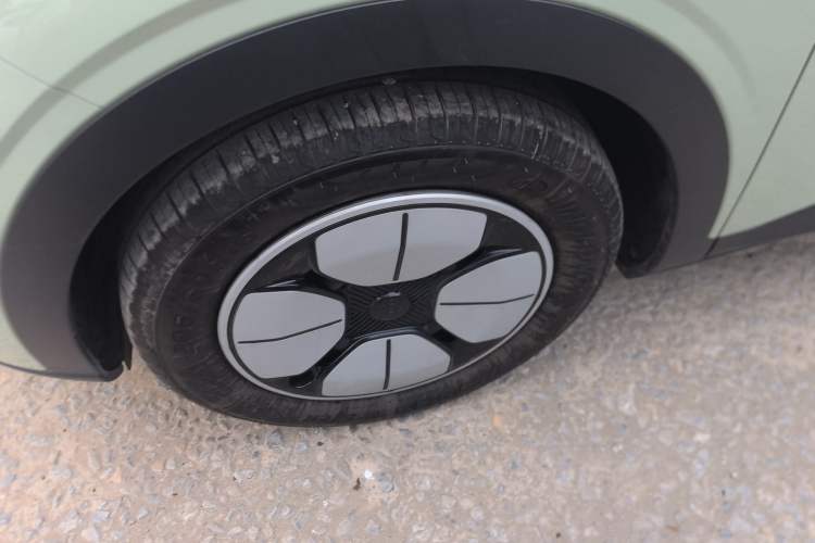 Used Geely Galaxy Geome 2025 310km Youth Edition Left Front Wheel Hub