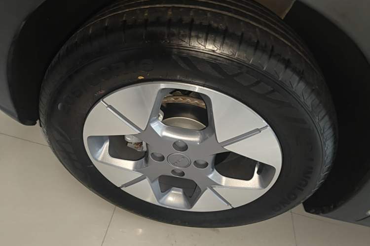 Used Geely Galaxy Geome 2025 UP 410km Exploration+ Edition Left Front Wheel Hub