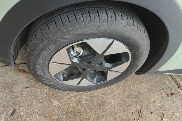 Used Geely Galaxy Geome 2025 UP 410km Exploration Edition Left Front Wheel Hub