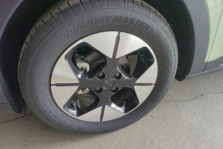 Used Geely Galaxy Geome 2025 UP 410km Exploration+ Edition Left Front Wheel Hub